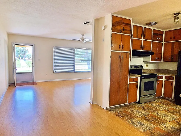 1620 Rainbow Dr — Photo 2