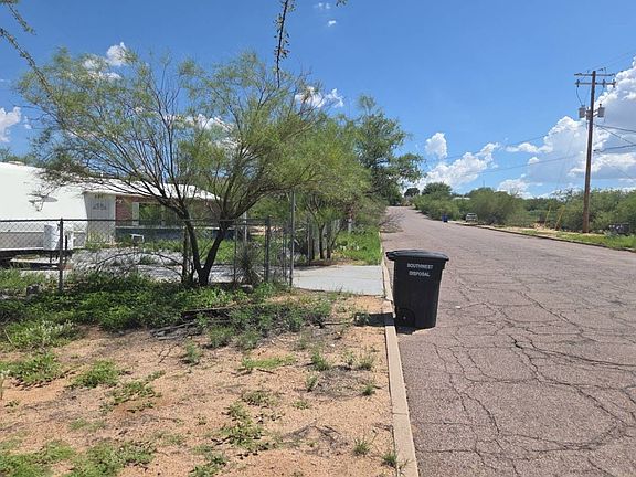 4th image of 599 S Huachuca St