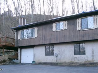 63 Decker Rd, Bushkill, PA 18324