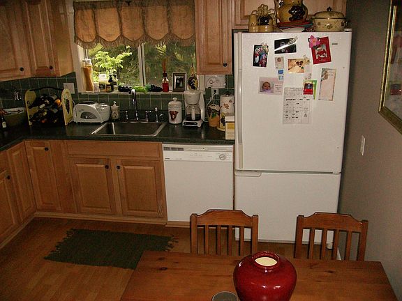Kitchen (Pic 2)