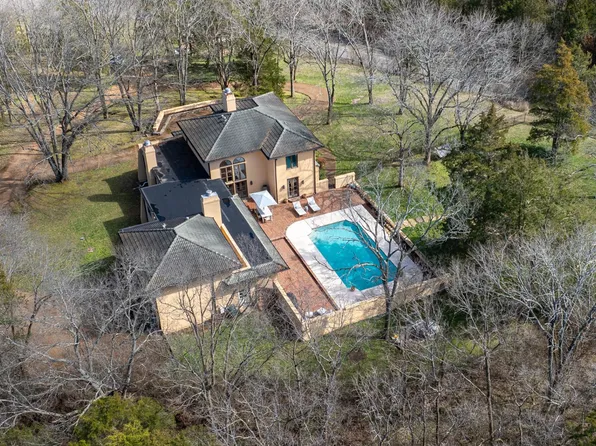 104 Vaughn Rd, Nashville, TN 37221
