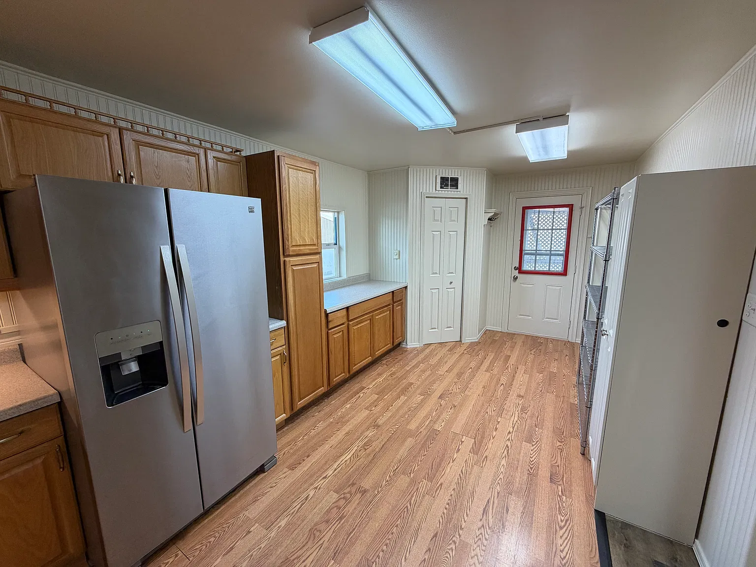 3 bed 1 bath house with abundant parking and greenhouse. — Photo 3