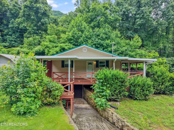 757 Blowing Cave Rd, Sevierville, TN 37876