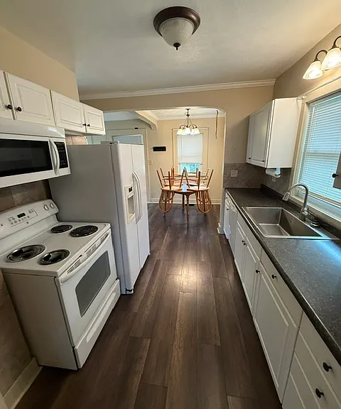 804 W 6th St — Photo 12