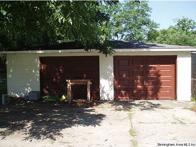 2nd image of 108 Cypress St