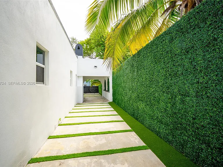 545 NW 47th St — Photo 33