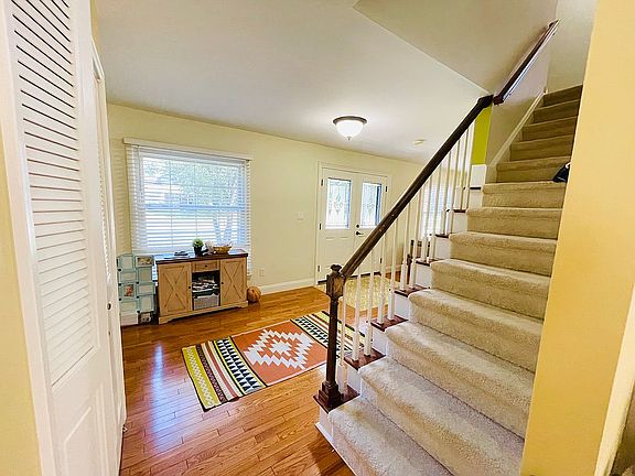 3rd image of 3831 Woodman Dr