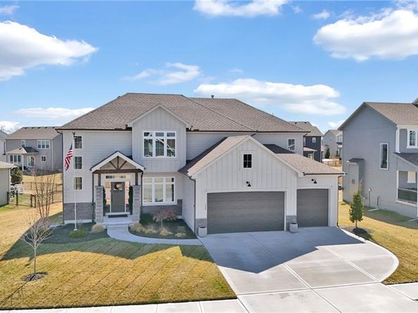 132 SE Riley St, Lees Summit, MO 64064