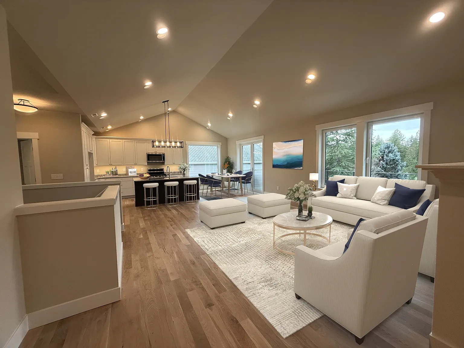5 bed, 3905 sqft, $4,495 — Photo 2