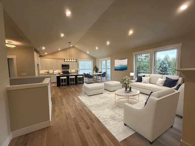 130 E Olympic Ct — Photo 2
