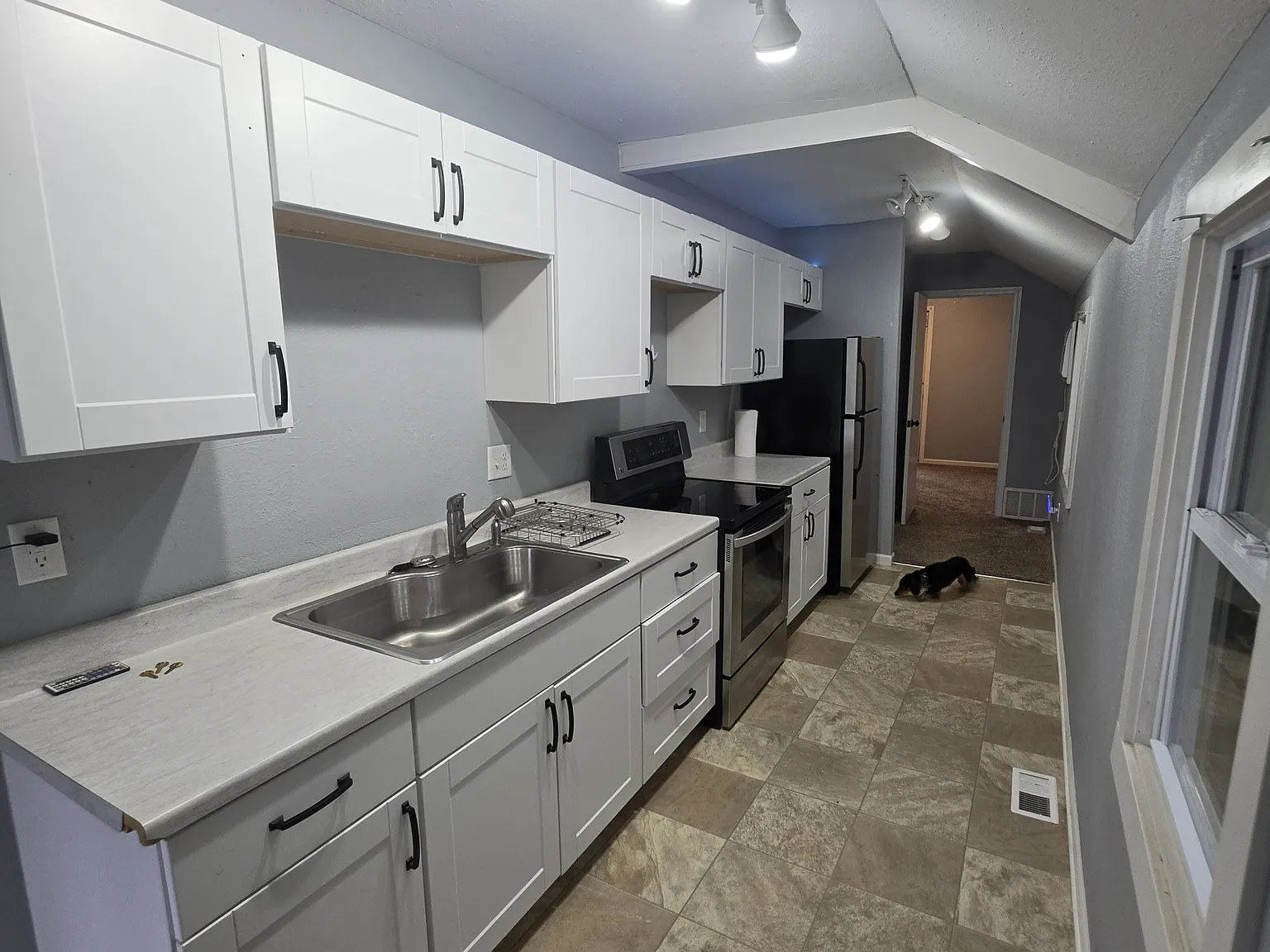 2 bed, 1100 sqft, $1,649 — Photo 2