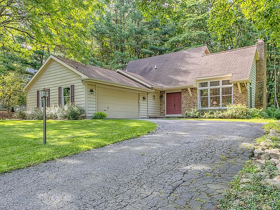 2nd image of 4270 Pine Knoll Ave