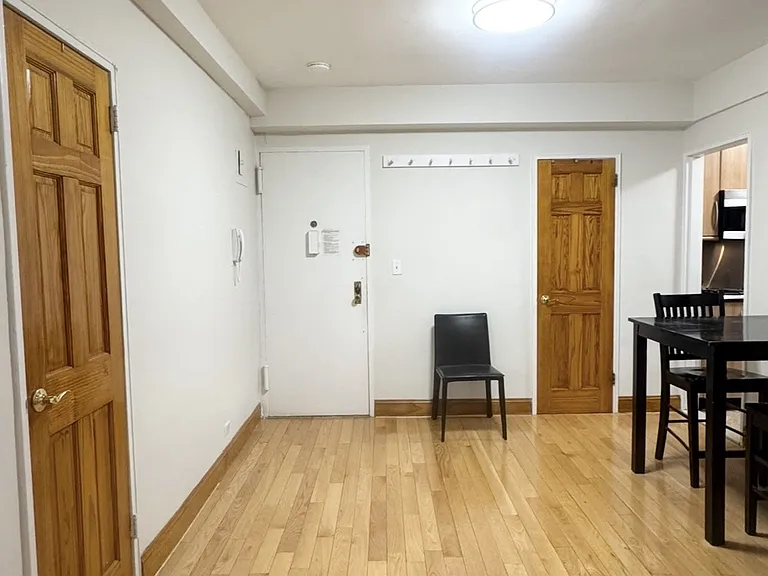 210 E 47th St #7D — Photo 5
