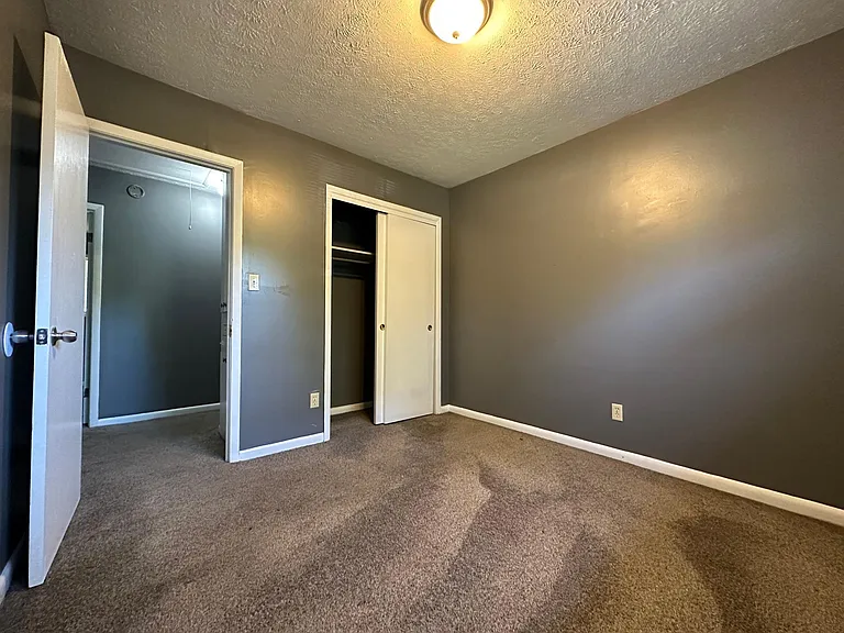 2717 S Wallace Dr — Photo 8
