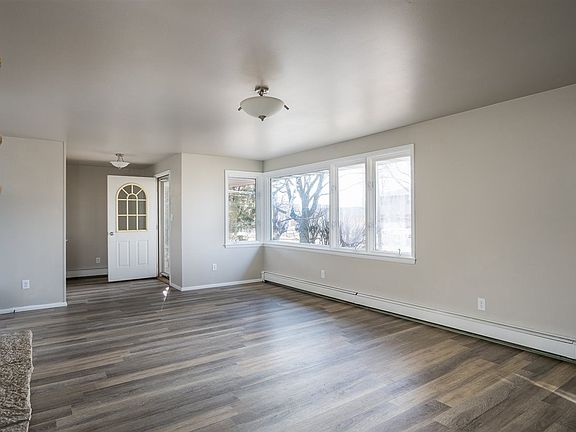 Large Living Room As You Enter