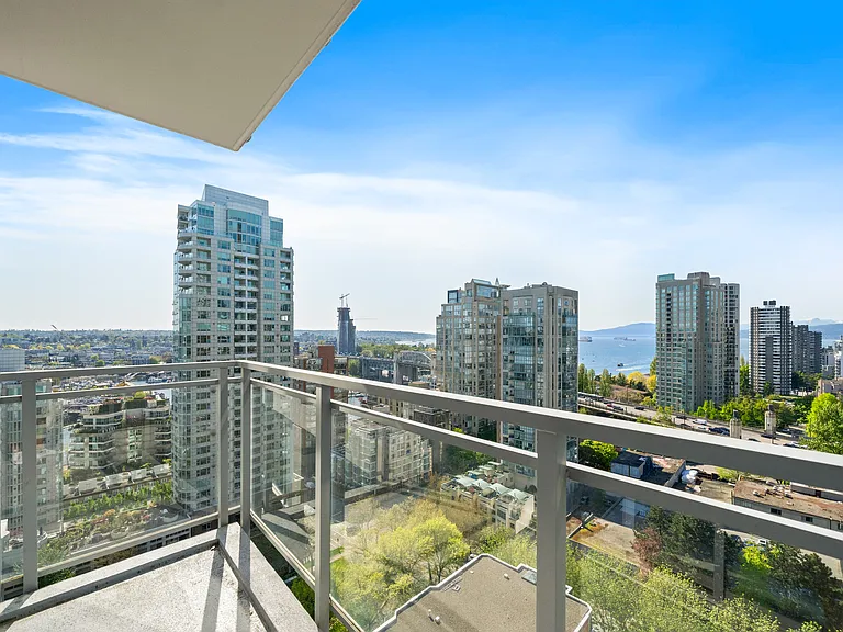 1455 Howe St #1701 — Photo 17