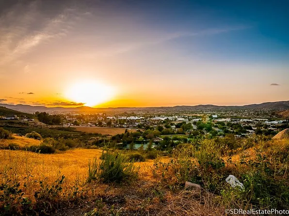 9122 Shadow Hill Rd, Santee, CA 92071