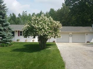 416 W Whitefeather Rd, Pinconning, MI 48650