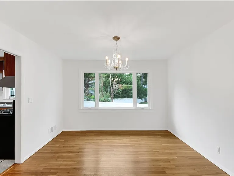 118 Van Etten Blvd — Photo 29
