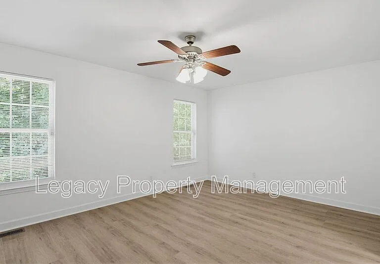 1352 Snow Ct — Photo 9