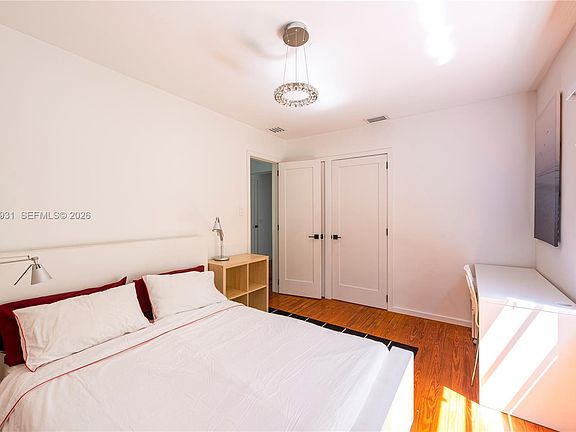 2nd image of 3655 S Oakhaven Cir