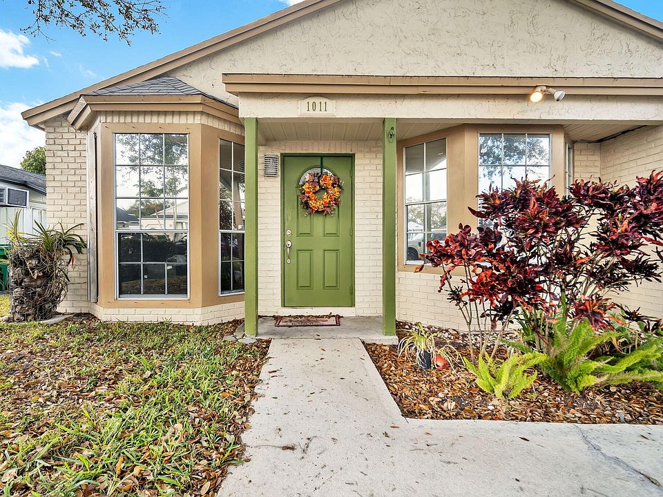 1st image of 1011 SW 134th Avenue