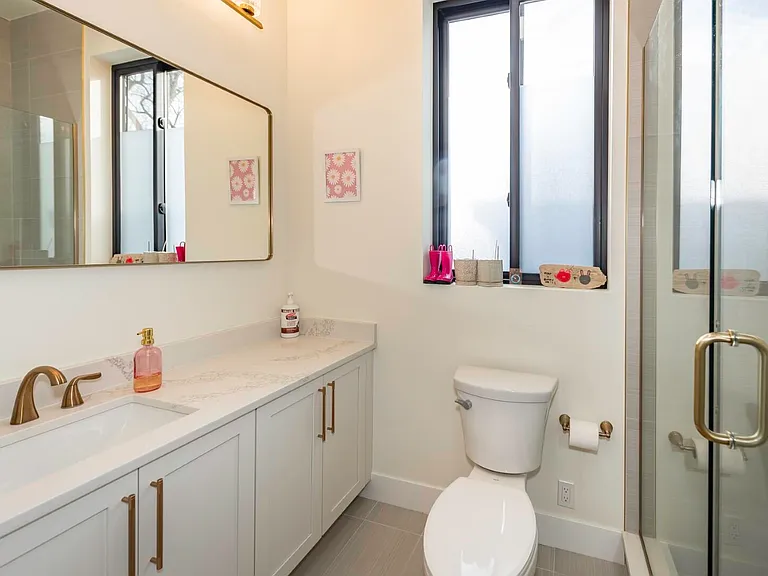 1858 Upland Dr — Photo 37