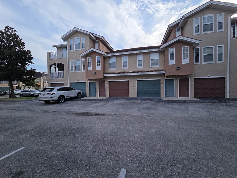 12110 Poppy Field Ln #104-1 — Photo 2