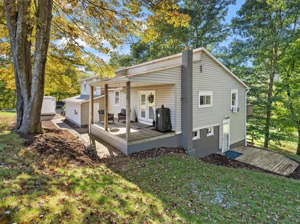 521 Benjamin St, Tarentum, PA 15084