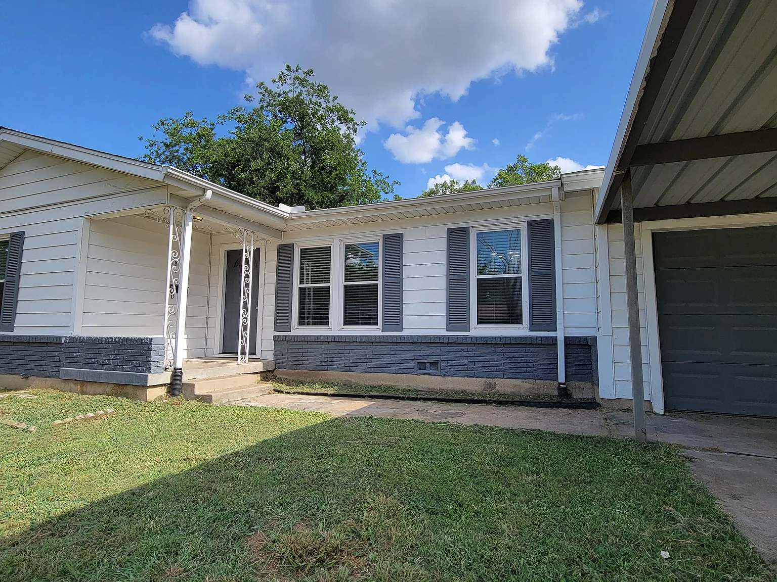 3 bed, 1295 sqft, $1,795 — Photo 1