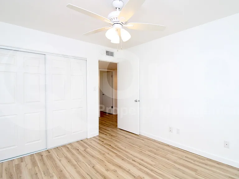 104 E Laurel Ave — Photo 9