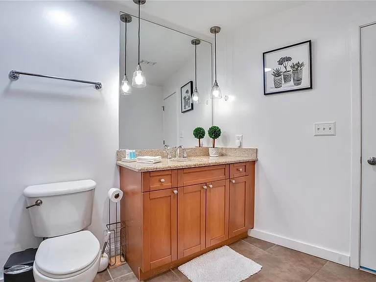 525 E Jackson St #P — Photo 44