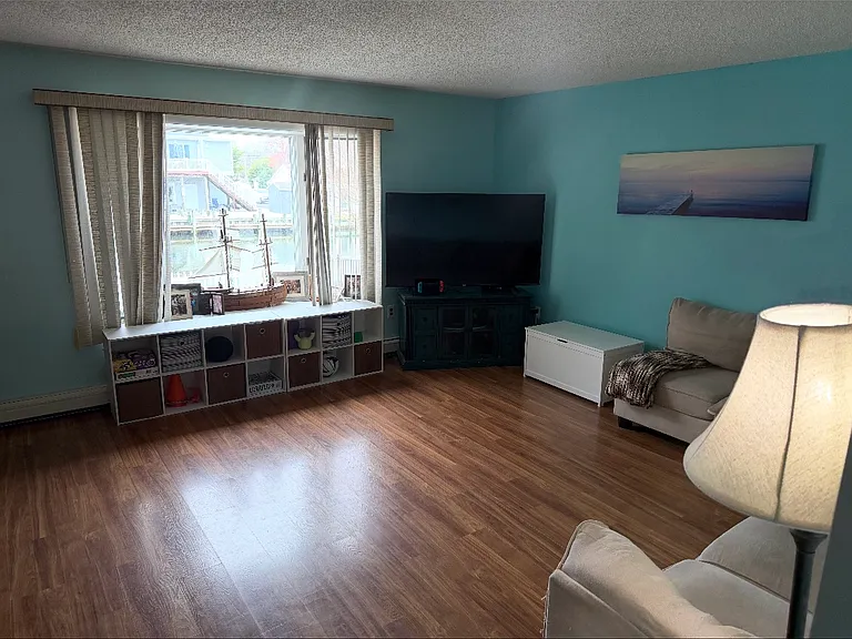 919 Bowsprit Point — Photo 9