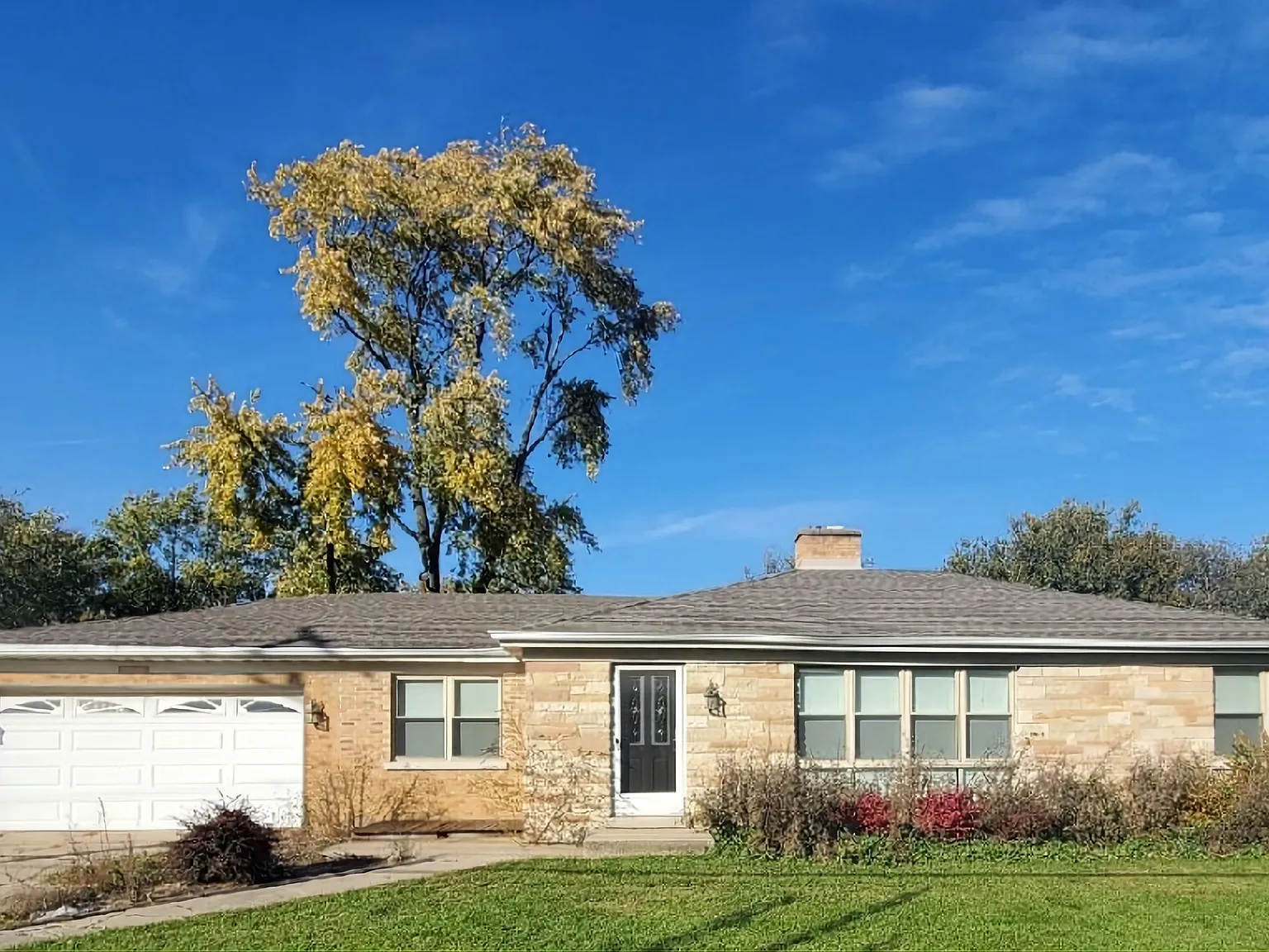 17W022 Grand Ave, Bensenville — Photo 1