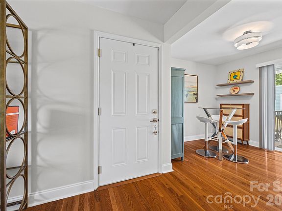 4th image of 2600 Park Rd APT C