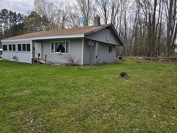 4th image of 2372 Strong Rd