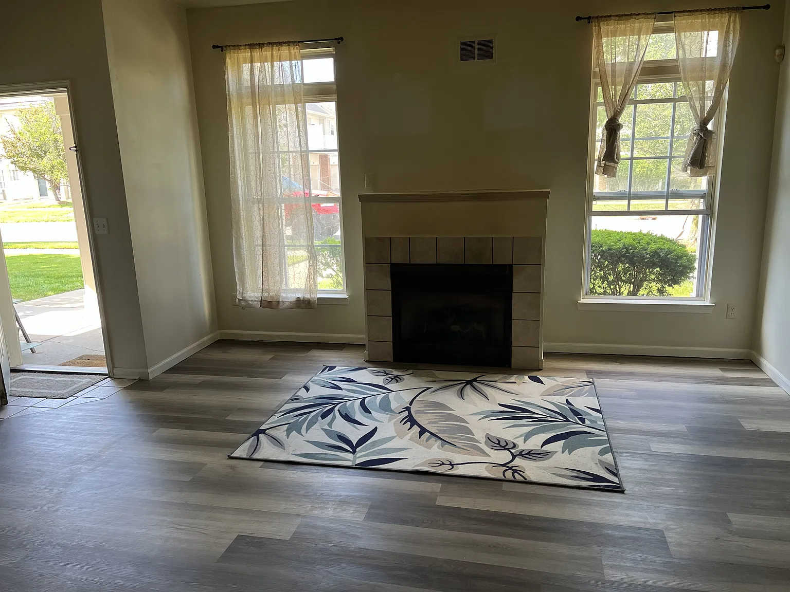 2 bed, 2.5 bath, 1300 sqft, $1,850 — Photo 2