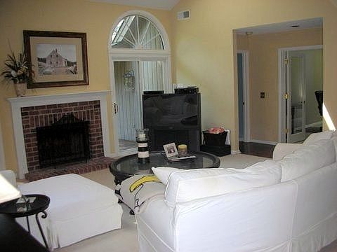 2nd image of 38 Ellenita Dr