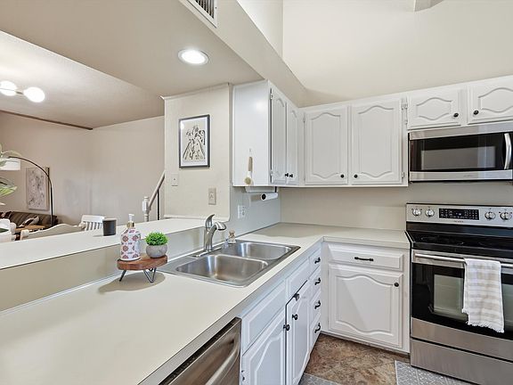 5th image of 3033 Hells Gate Loop #E207