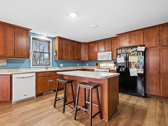 3rd image of 313 6th Ave NE
