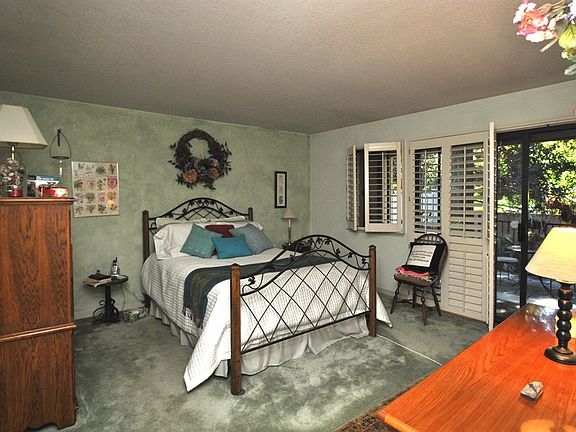 5th image of 471 Northlake Dr APT 18