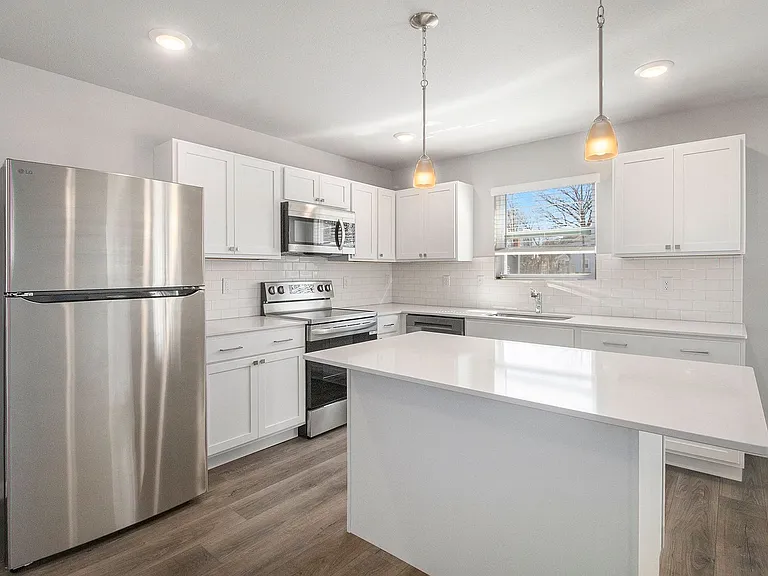 1302 Forest Valley Dr — Photo 2