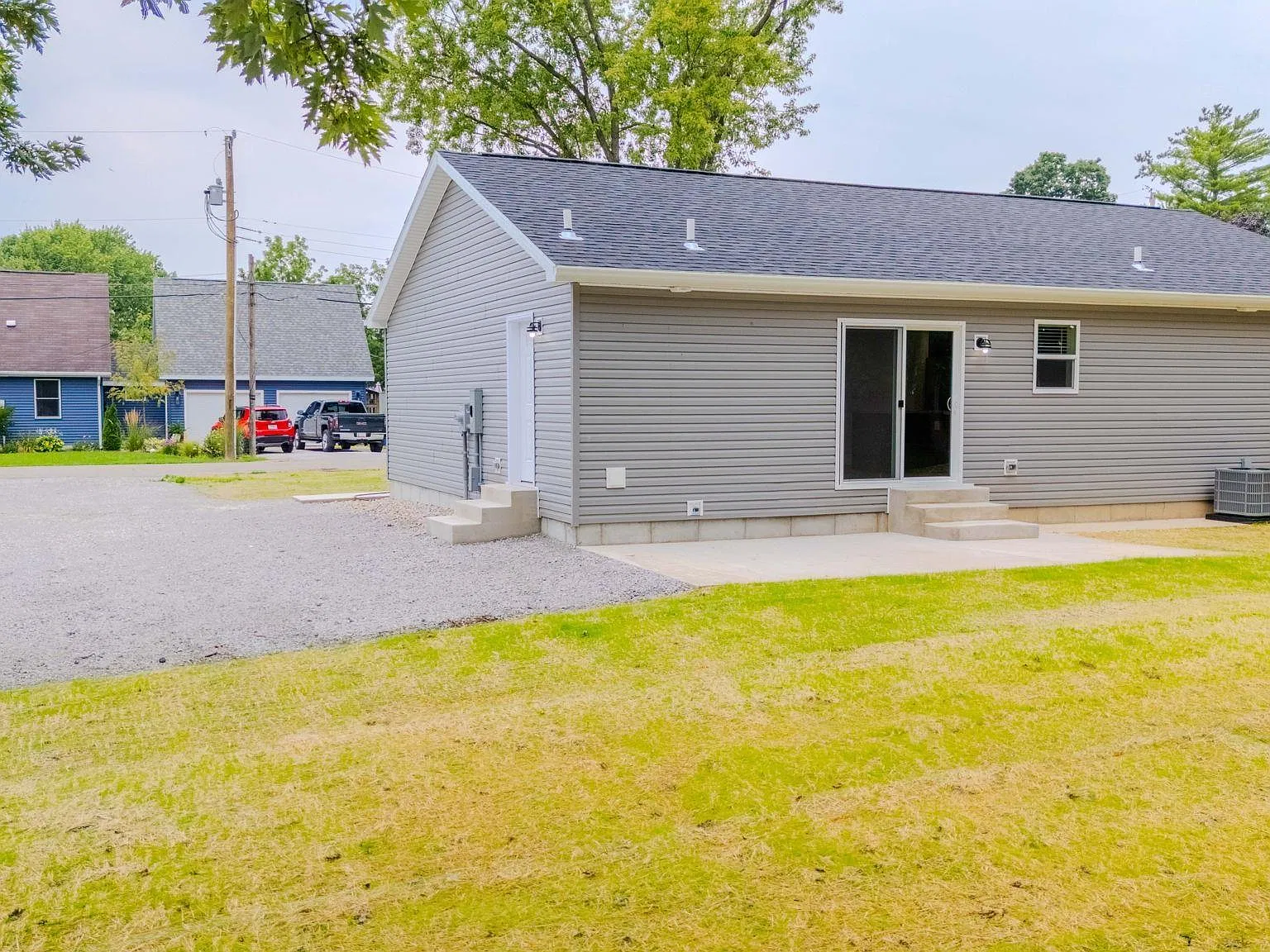 3 bed, 2.0 bath, 1318 sqft, $1,700 — Photo 3