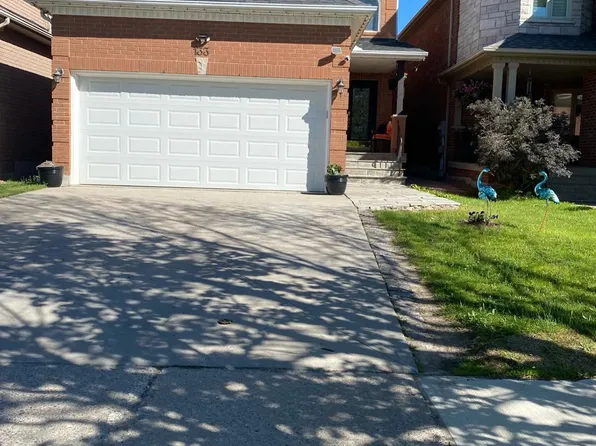 133 Austinpaul Dr, Newmarket, ON L3X 2K6