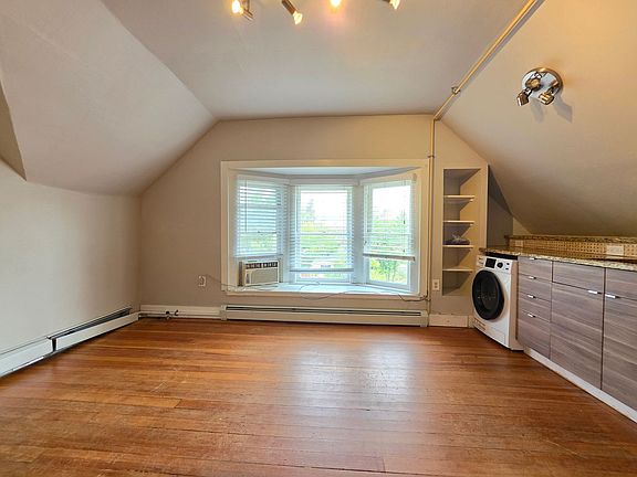 5th image of 648 University Ave APT 1