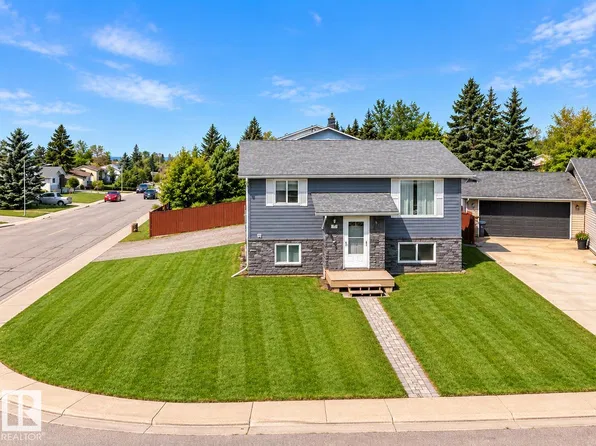1802 12th St, Cold Lake, AB T9M 1L8