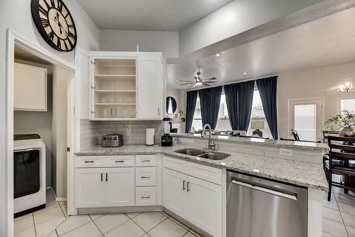 1548 Lakeside Dr — Photo 12