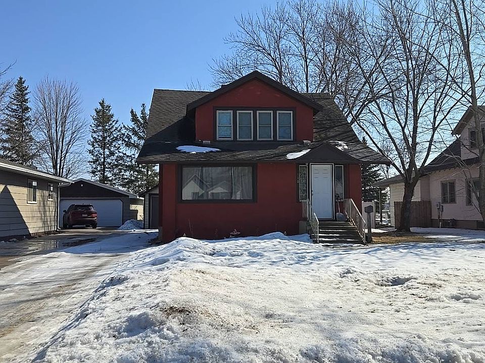 1st image of 510 3rd St SE