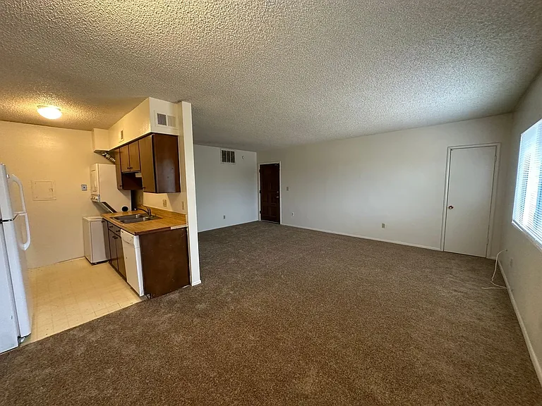 810 S Kolb Rd #4 — Photo 1