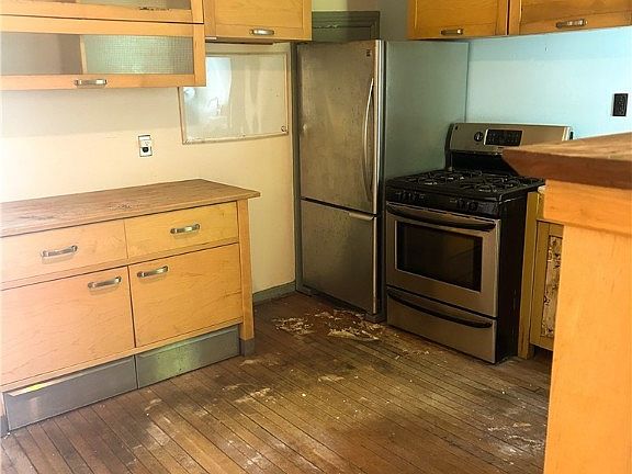 5th image of 2709 E Clay St